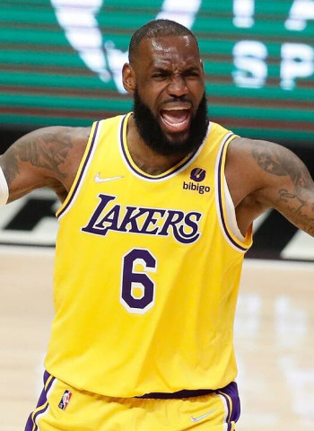 LeBron James hace historia