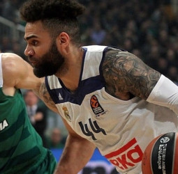 Más problemas para el Real Madrid, Jeffrey Taylor se lesiona