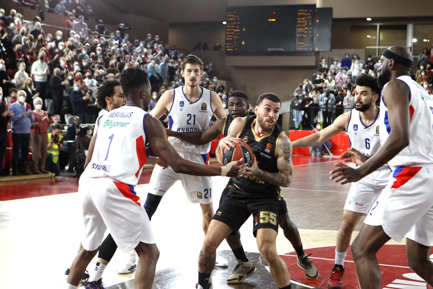Mike James guía al Mónaco a una victoria de prestigio (102-80)