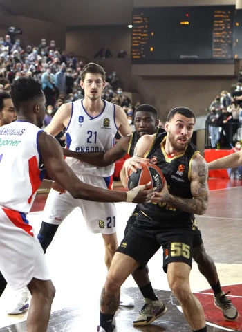 Mike James guía al Mónaco a una victoria de prestigio (102-80)