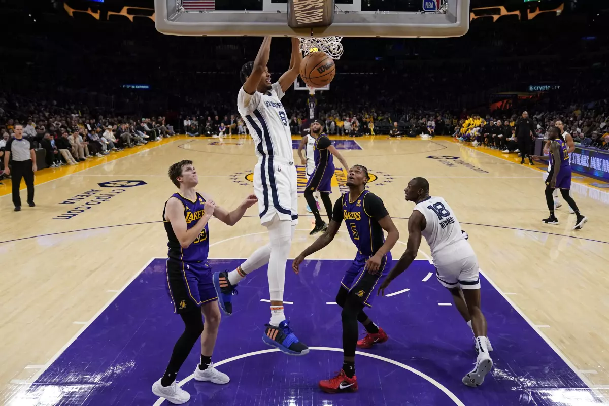 Los Grizzlies hunden un poquito más a los Angeles Lakers