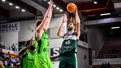 Gran estreno del Unicaja en la BCL en Cerdeña (76-87)