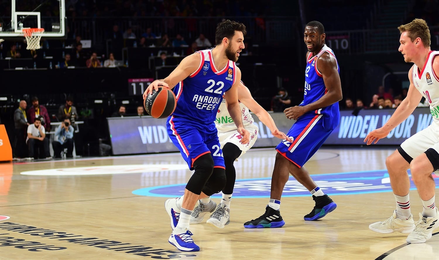 El Anadolu Efes inicia conversaciones para renovar a Vasilije Micic