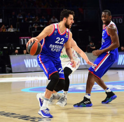 El Anadolu Efes inicia conversaciones para renovar a Vasilije Micic