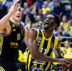 Hayes-Davis establece récord de puntuación mientras Fenerbahce aplasta al ALBA, 103-68