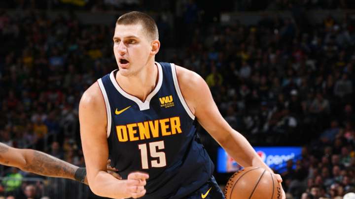 Nikola Jokic iguala a triples-dobles con Larry Bird