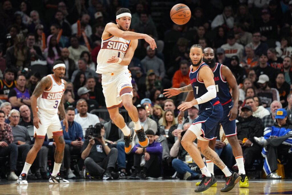 Los Suns impiden la remontada de los Clippers, 111-109