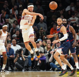 Los Suns impiden la remontada de los Clippers, 111-109