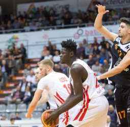 Un Nou Congost repleto pone sal a la Liga Regular