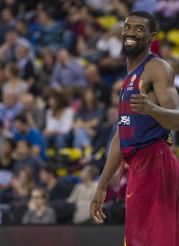 Shane Lawal vuelve a las canchas veinte meses después