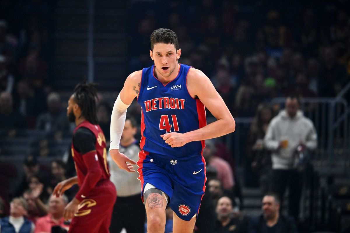 Mike Muscala pacta su salida de los Detroit Pistons