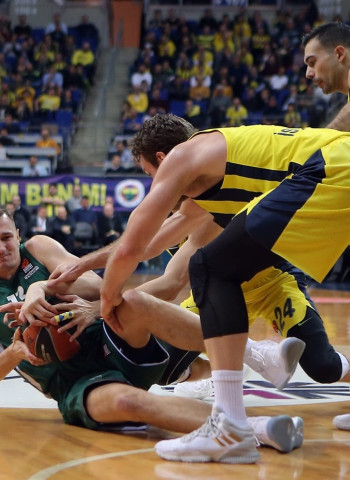 El Fenerbahce vuelve a la senda de las victorias (78-61)