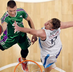 Unicaja arrolla a un Obradoiro en sus horas más bajas (96-76)