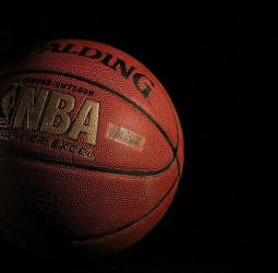 Los Lakers reinan diez años después con un Lebron de leyenda