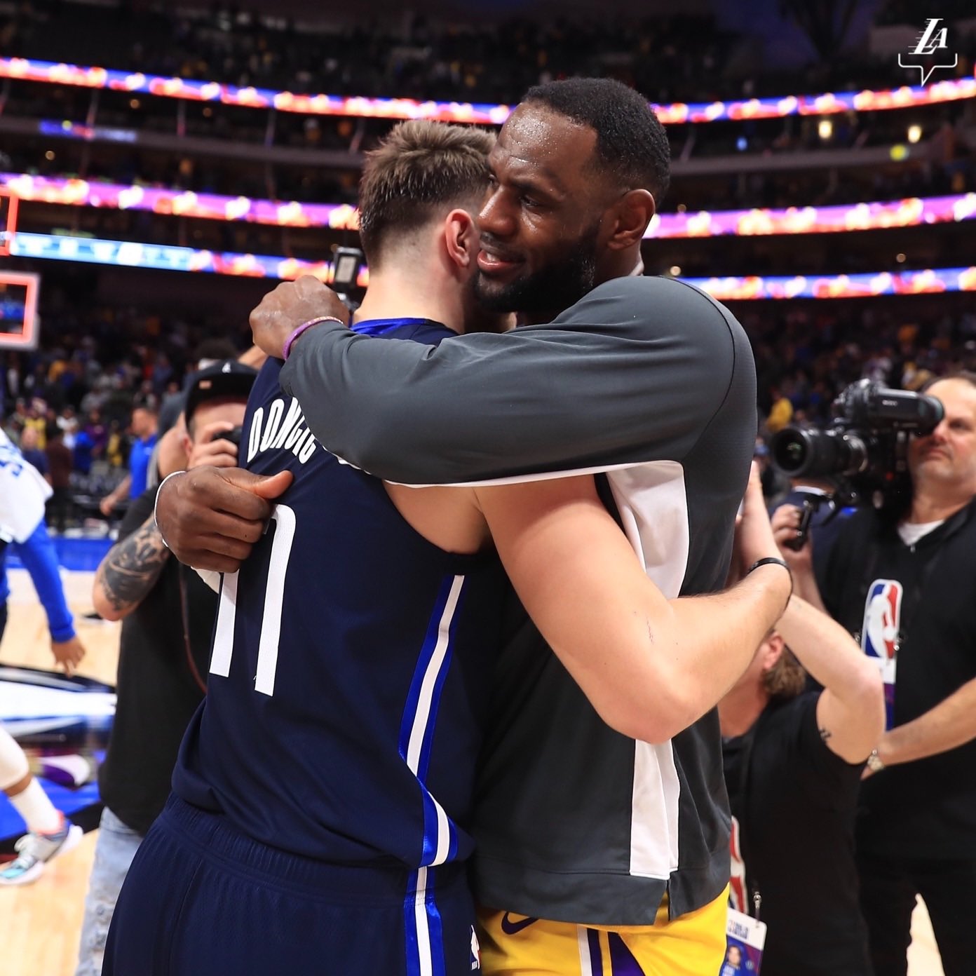 LeBron James y Luka Doncic hacen historia. Datos de un duelo épico