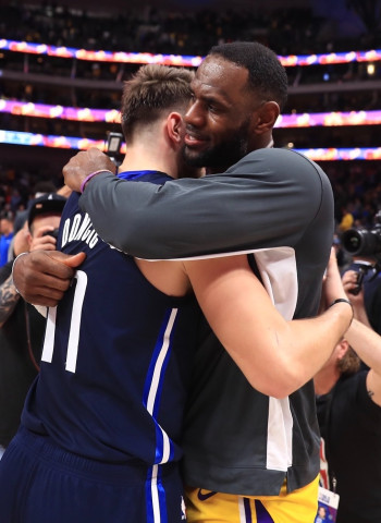 LeBron James y Luka Doncic hacen historia. Datos de un duelo épico