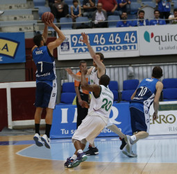 Unicaja gana a RETAbet.es GBC en un partido apático (60-86)