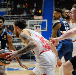 El Mónaco triunfa en San Petersburgo y logra su cuarta victoria consecutiva (77-86)