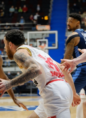 El Mónaco triunfa en San Petersburgo y logra su cuarta victoria consecutiva (77-86)