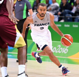 Francia arrasa a Venezuela (96-56)