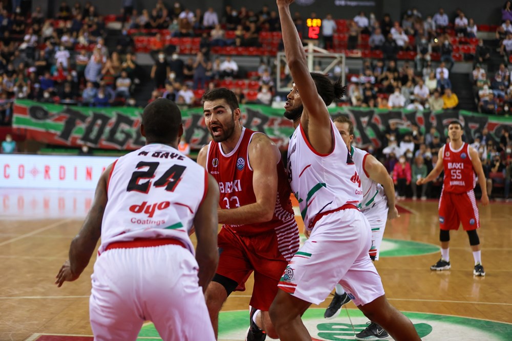 El BAXI Manresa tumba al vigente subcampeón y se sitúa líder de grupo (67-72)