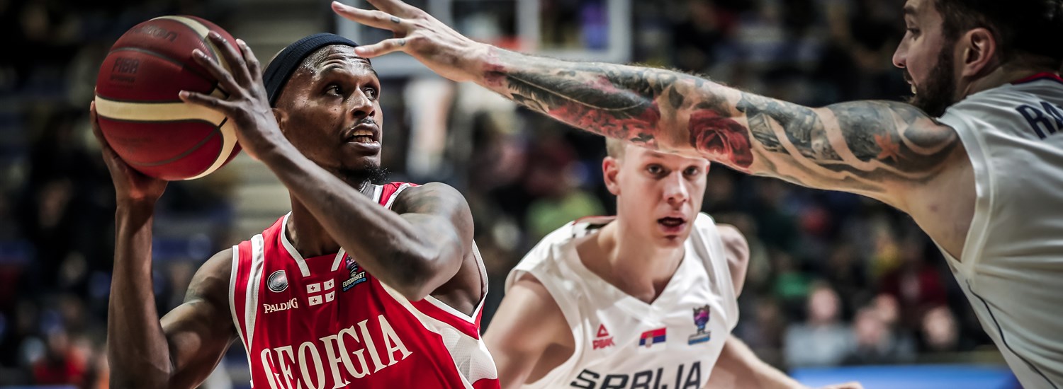 McFadden aturde a Serbia en el debut en casa de Kokoskov