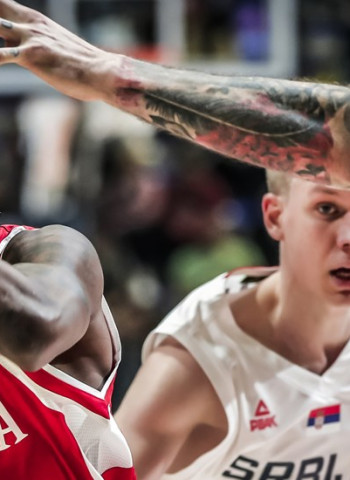 McFadden aturde a Serbia en el debut en casa de Kokoskov