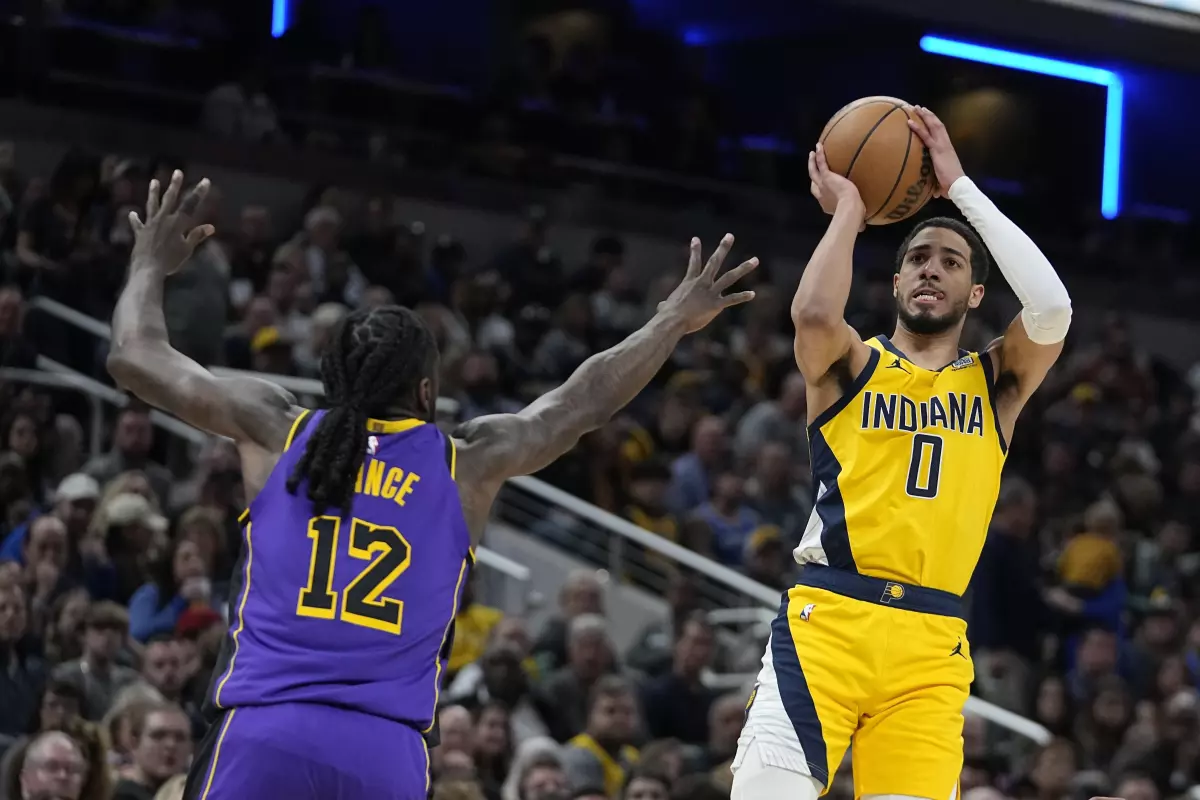 Haliburton y Siakam se combinan para ganar a los Lakers