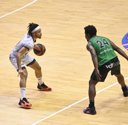 Monbus Obradoiro cumple con su parte al arrasar al Joventut, pero la remontada de Granada lo manda a LEB Oro (97-71)