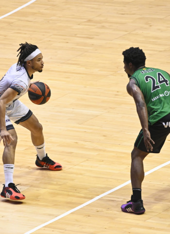 Monbus Obradoiro cumple con su parte al arrasar al Joventut, pero la remontada de Granada lo manda a LEB Oro (97-71)