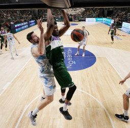 Fiesta en el Carpena para sellar el pase a la Copa del Rey (100-66)