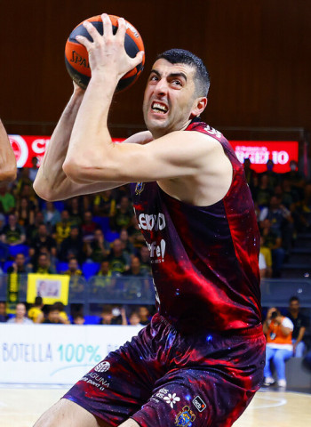 El Lenovo Tenerife no afloja y supera con autoridad al Surne Bilbao (73-57)