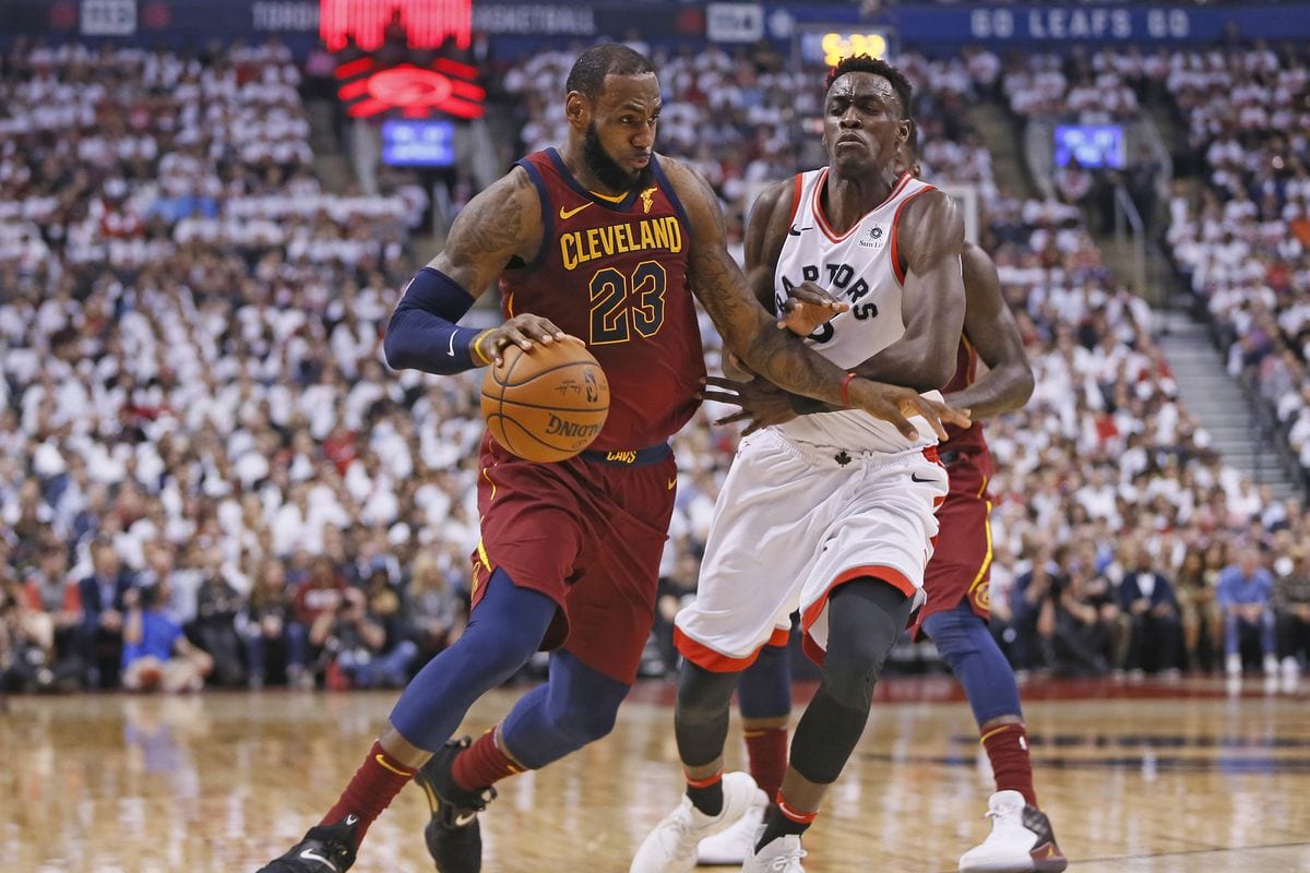 Los Cavaliers suman la primera en un final de infarto, Warriors ya con Curry en pista, se apunta la segunda