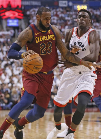 Los Cavaliers suman la primera en un final de infarto, Warriors ya con Curry en pista, se apunta la segunda