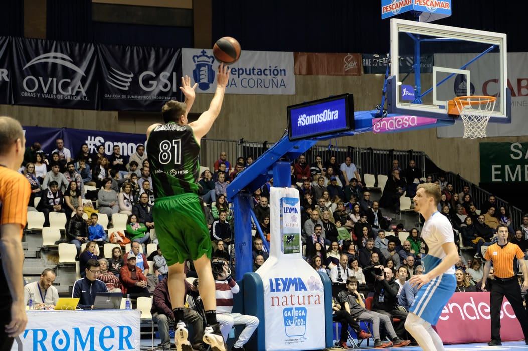 El Monbus Obradoiro sucumbe ante la pegada de Laprovittola y McFadden (77-84)