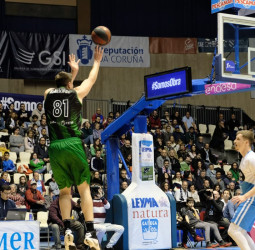 El Monbus Obradoiro sucumbe ante la pegada de Laprovittola y McFadden (77-84)