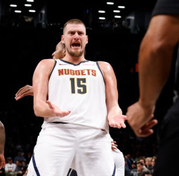 Un tremendo Jokic marca la diferencia ante los Nets, 144-139