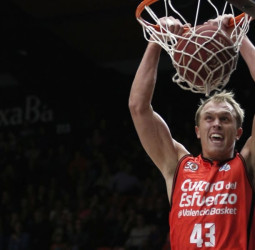 El Baskonia vuelve a pensar en Luke Sikma