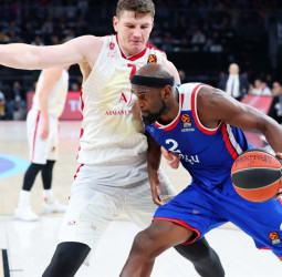 El Fenerbahce negocia con Chris Singleton