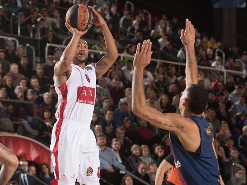 El Armani Milán hunde un poco más al Barcelona Lassa (81-83)