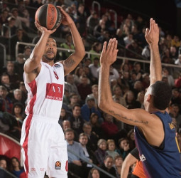 El Armani Milán hunde un poco más al Barcelona Lassa (81-83)