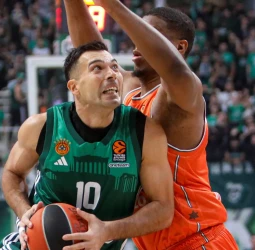 El Panathinaikos se impone de forma contundente al Valencia Basket, 90-73