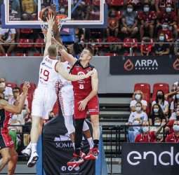 Casademont Zaragoza levanta el telón con victoria ante BAXI Manresa (98-91)