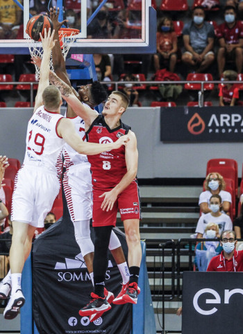 Casademont Zaragoza levanta el telón con victoria ante BAXI Manresa (98-91)
