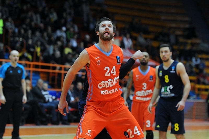 El Morabanc Andorra busca convencer a John Shurna