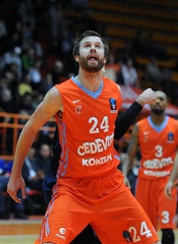 El Morabanc Andorra busca convencer a John Shurna