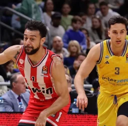 El Olympiacos remonta tras el descanso y derrota al ALBA, 67-94
