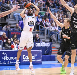 El Valencia Basket, muy interesado en Kassius Robertson