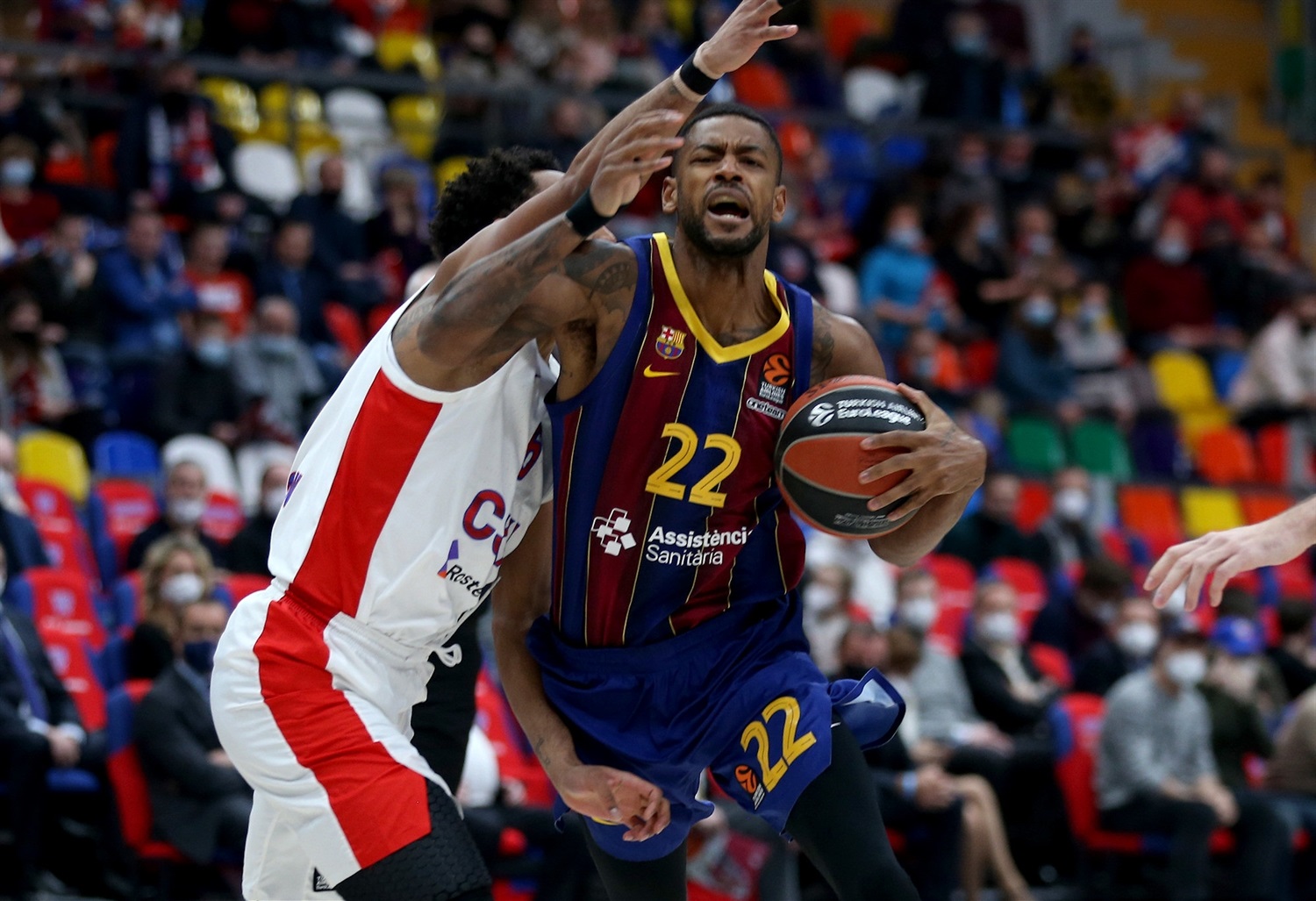 La defensa da el triunfo al Barcelona en Moscú (75-88)