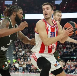Bayern se aferra a los playoffs tras un agónico triunfo sobre el Estrella Roja, 97-93